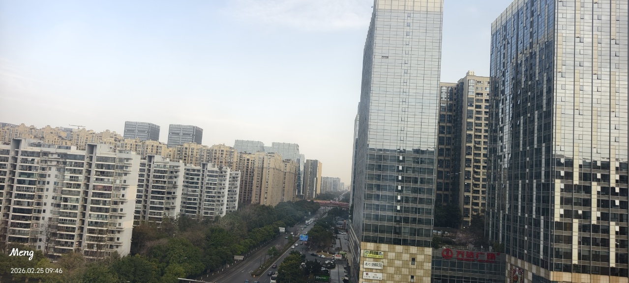 晨光中的孵化园