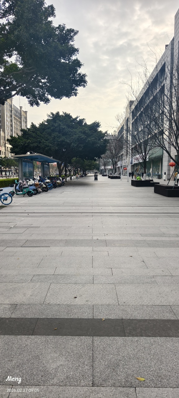 九点零五分的街道